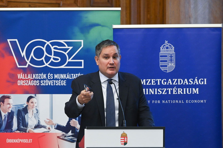 Nagy Márton együttműködési megállapodást írt alá a vállalkozói szektor képviselőivel