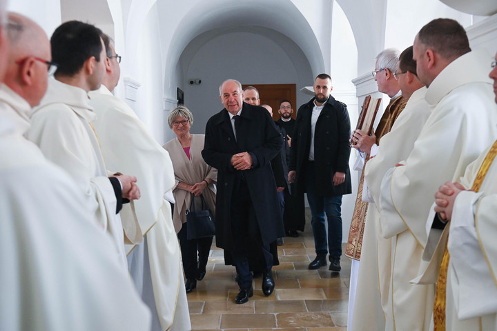 Tihany ma is viszonyítási pont