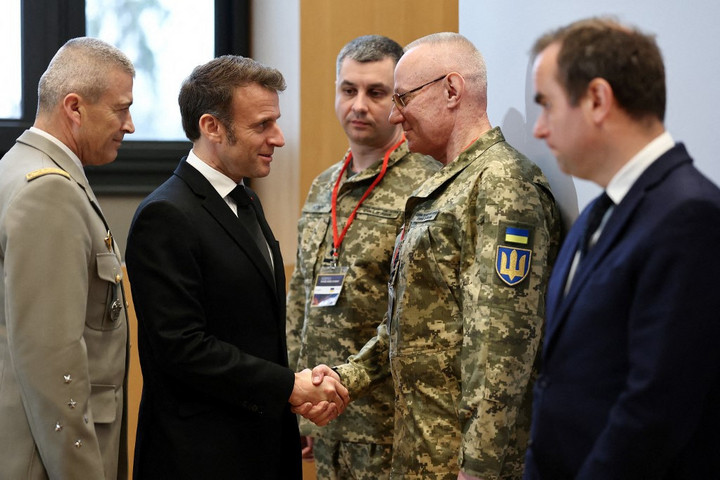 Fotó: AFP/Pool/Sarah Meyssonnier Macron „hiteles biztonsági garanciák” meghatározására kérte a katonai vezetőket