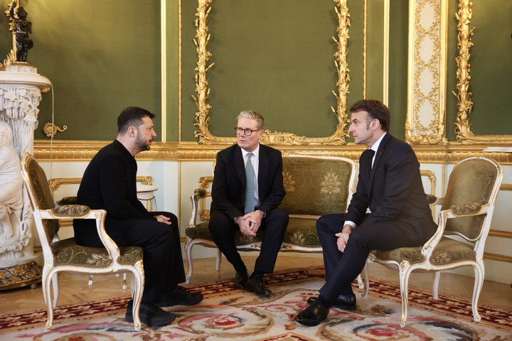 Fotó: Anadolu Agency via AFP/No 10 Downing Str/Simon Dawson London és Párizs kidolgozza a harcok befejezését célzó terveket