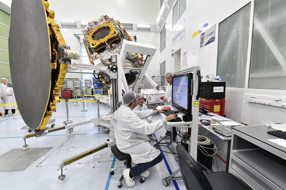 A francia Eutelsat váltaná ki Starlinket Ukrajnában