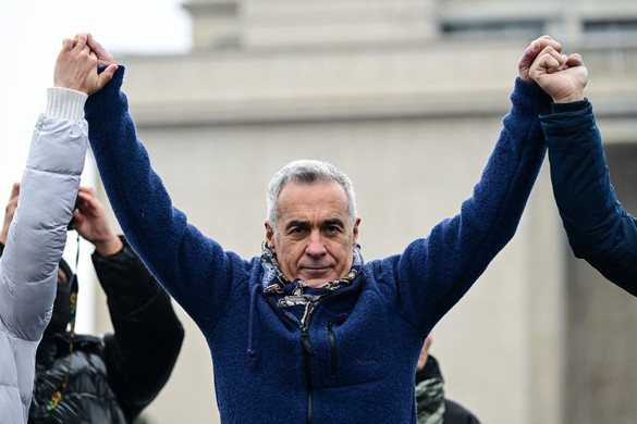Folytatódik a román tragikomédia