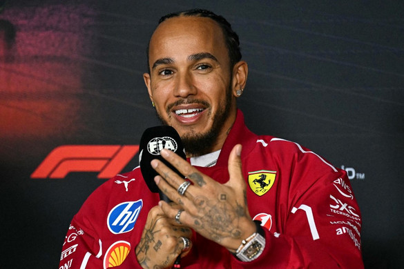 Hamilton rajtol az élről a sprintfutamon