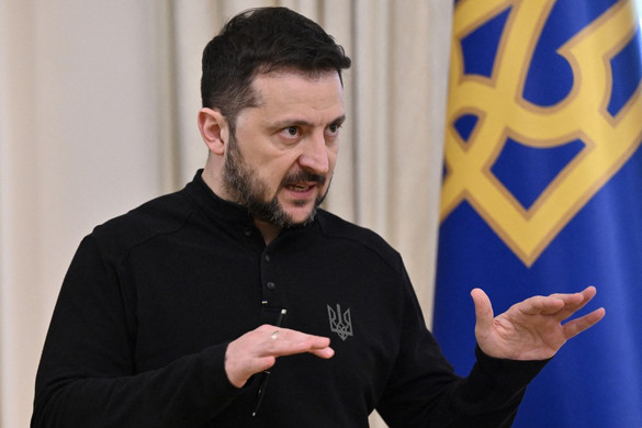 Zelenszkij halasztana