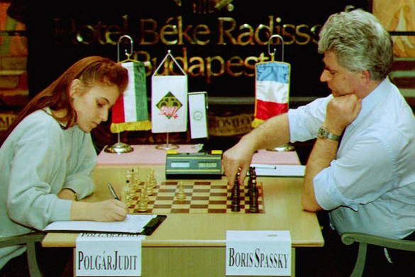 Borisz Szpasszkij helyet foglalt Bobby Fischer mellett + VIDEÓ