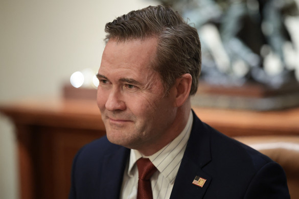 Mike Waltz vállalja a felelősséget