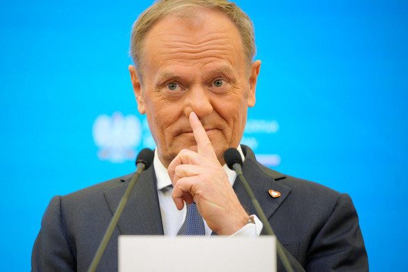Tusk szerint megfontolandó Trump vámpolitikája