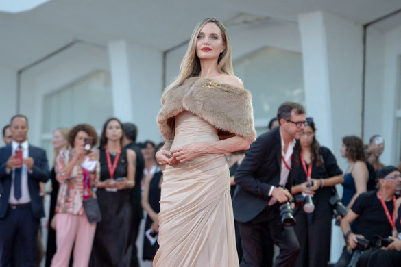 Angelina Jolie édes bosszúja