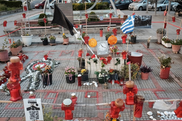 Egy személyvonat frontálisan ütközött egy szembejövő tehervonattal