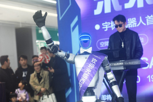 Újat ugrott a kínai humanoid robot