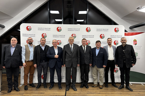 Újraválasztották Tőkés Lászlót az Erdélyi Magyar Nemzeti Tanács elnökévé