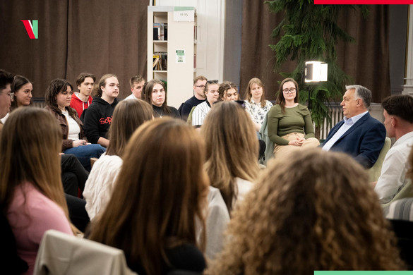 Orbán Viktor meglepetéslátogatást tett az Állatorvostudományi Egyetemen