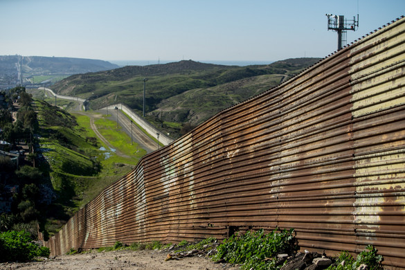Az USA úgy dönt, hogy folytatja a fal építését a mexikói határon