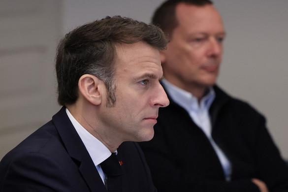 Macron szerint nyomást kell gyakorolni Moszkvára