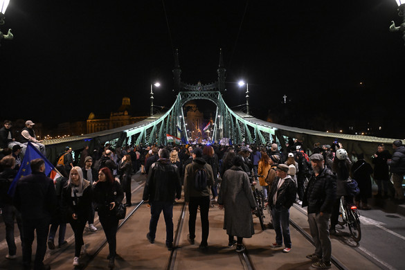 Demonstráció miatt nem közlekednek a BKK járatai három fővárosi hídon