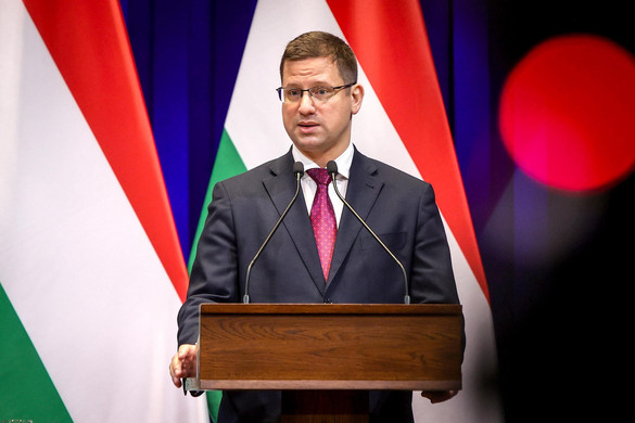 Gulyás Gergely: Látható és érzékelhető árcsökkenést hoz a kormány intézkedése + VIDEÓ