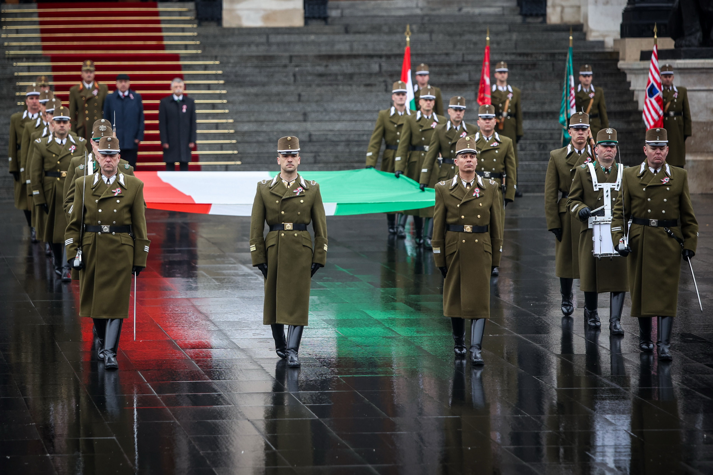 Ünnepélyes zászlófelvonás a Kossuth téren 2025. március 15-én