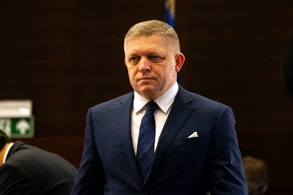 Újra megműtik Robert Ficót