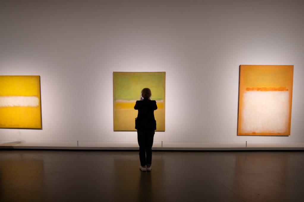 Egy gyerek megkapargatta Mark Rothko festményét