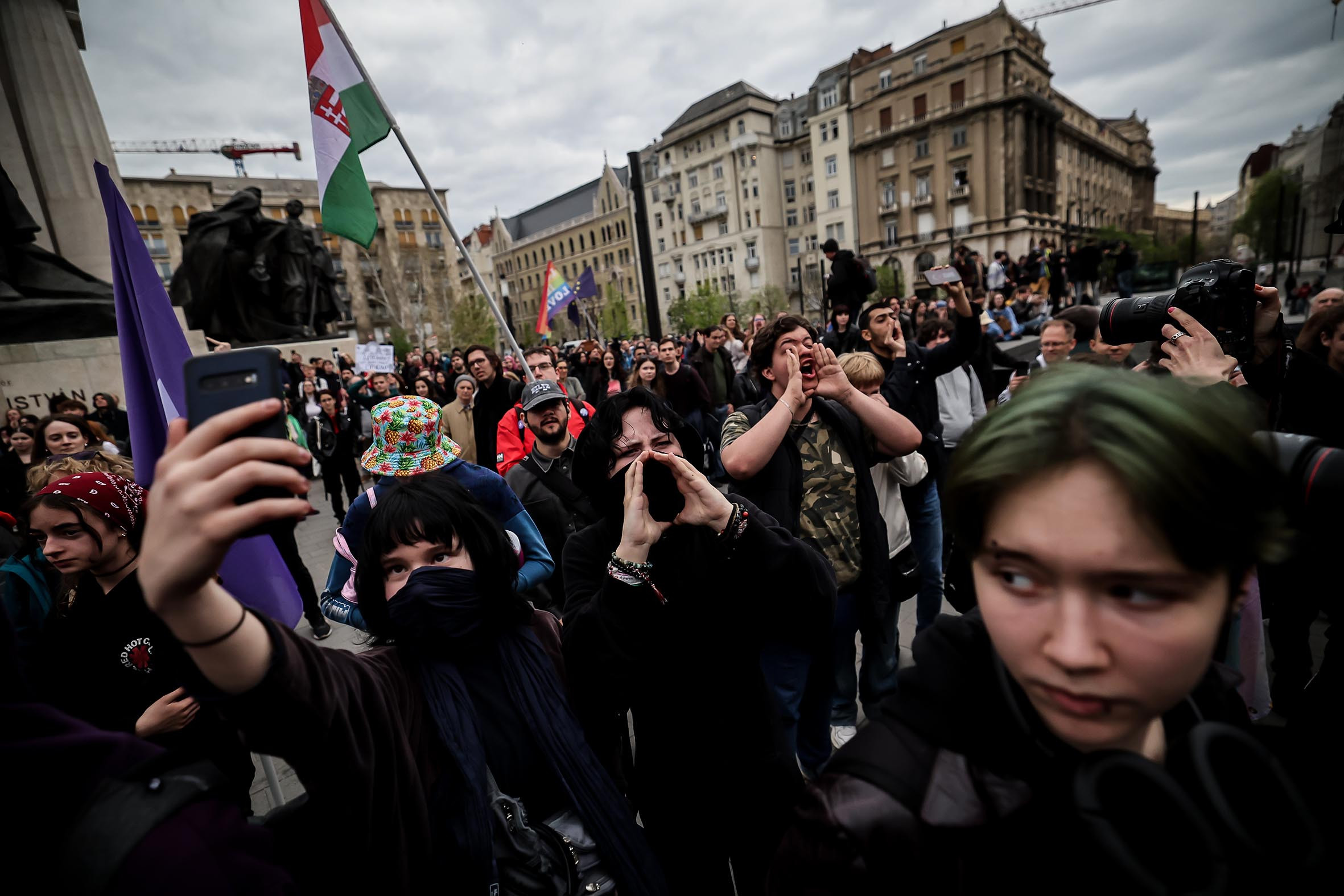 Parlamenti blokádnak indult, dulakodás lett a vége