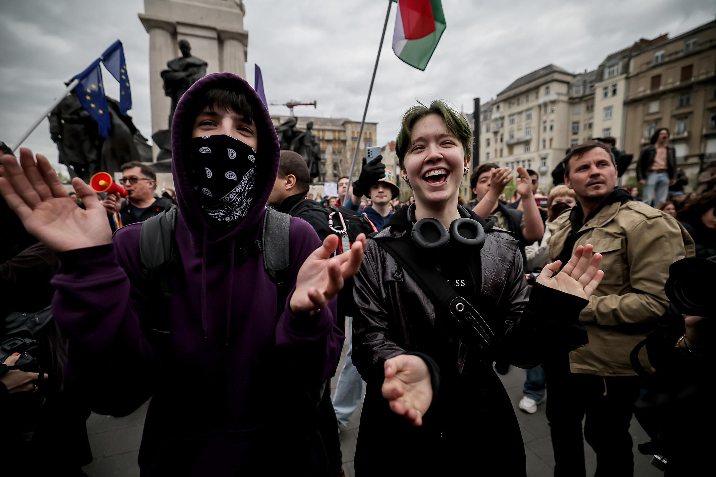 Parlamenti blokádnak indult, dulakodás lett a vége