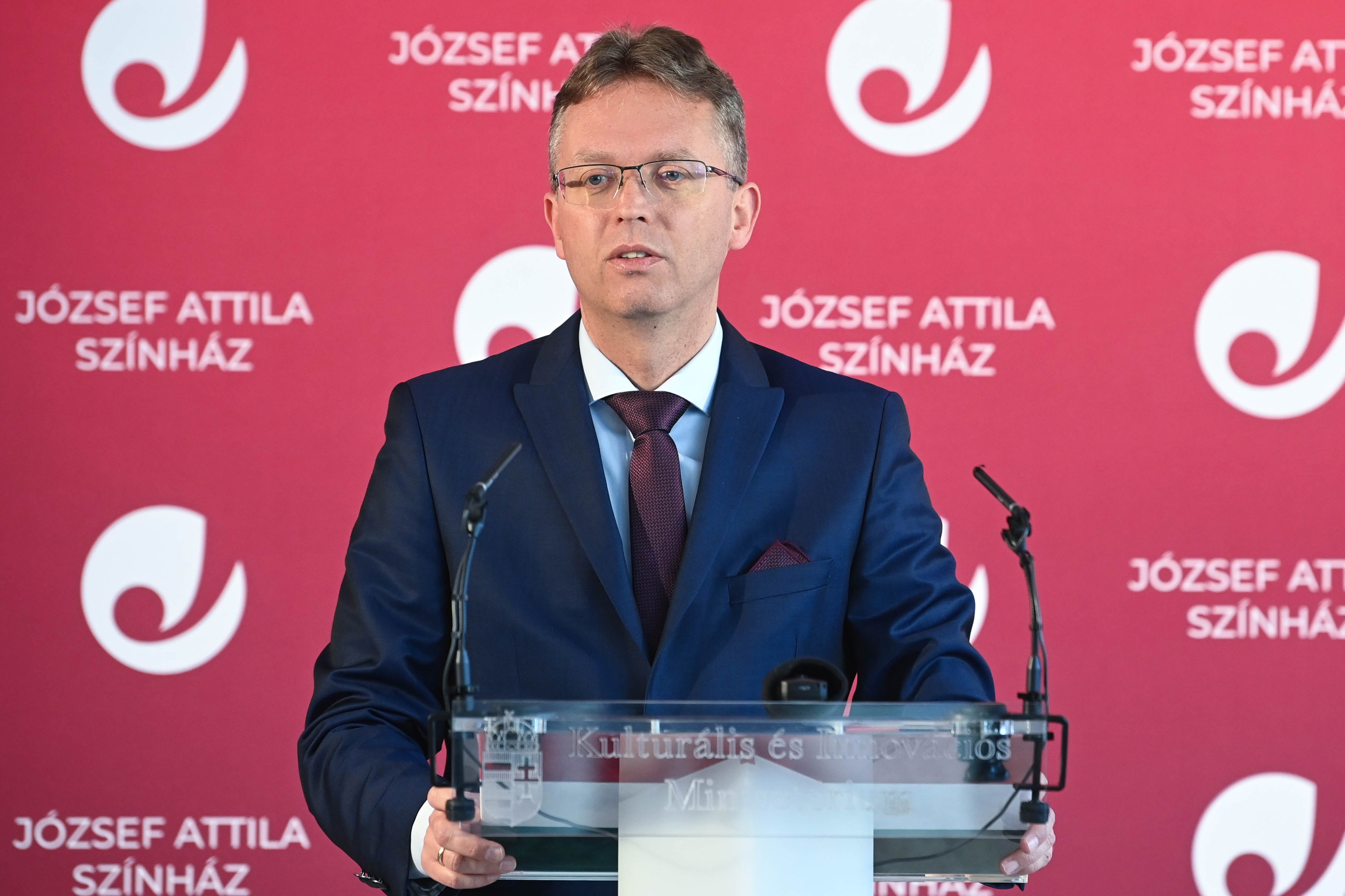 Jelentős összeg jut a színházakra
