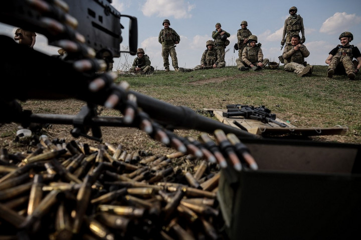 Fotó: AFP/24th Mechanized Brigade of Ukrainian Armed Forces/Oleg Petrasiuk Moszkva szerint Ukrajna több mint ezerszer megsértette a tűzszünetet