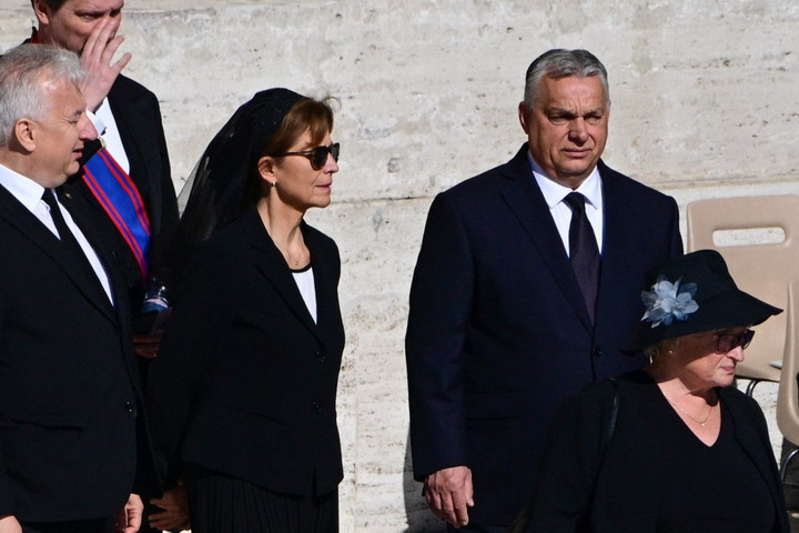 Fotó: AFP/Tiziana Fabi Lencsevégen Orbán Viktor a római éjszakában