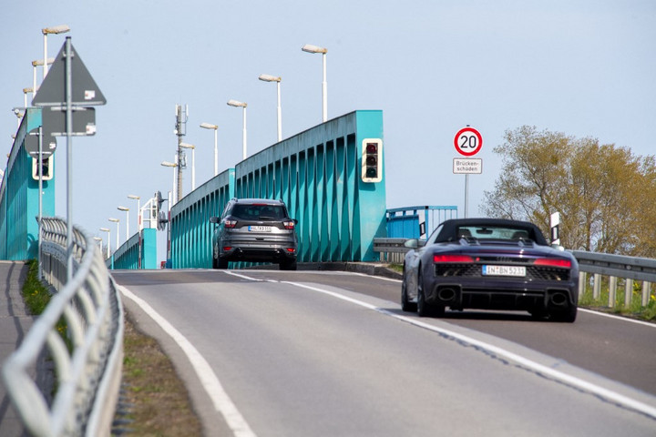 Fotó: dpa Picture-Alliance via AFP/Stefan Sauer Miért mutat az autó sebességmérője 200 km/h-t?