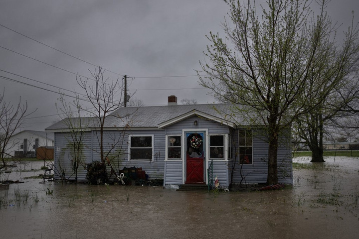 Fotó: AFP/Getty Images North America/Scott Olson Árvíz ragadta el a gyermeket