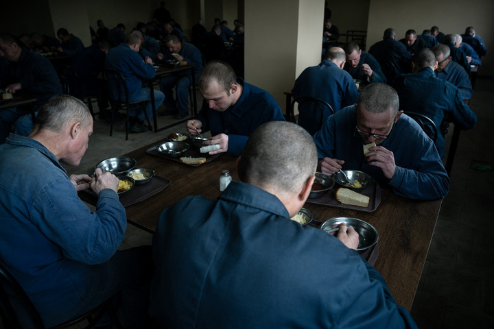 Feladták magukat, hadifoglyok lettek