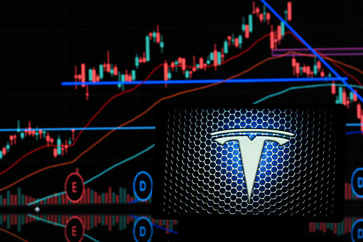 Fotó: NorthFoto A Tesla részvényei lehetetlen szintre zuhantak
