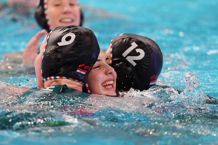 Fotó: Facebook/waterpolo.hu Ezüstérmes a magyar vízilabda válogatott
