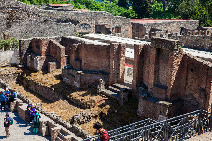 Különleges síremléket tártak fel Pompejiben