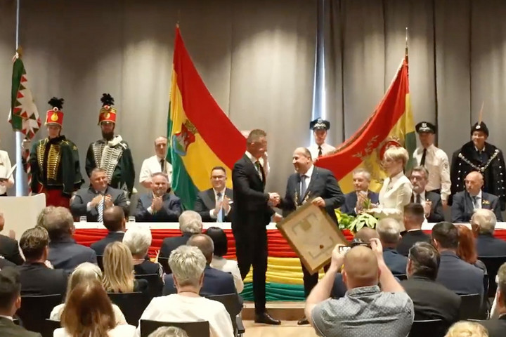 Fotó: Facebook/Szijjártó Péter/képernyőfelvétel Díszpolgár lett Szijjártó Péter