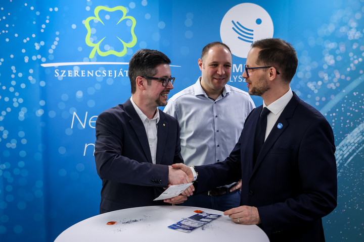 Fotó: MH/Török Péter Jótékonyság és játék: új sorsjegy segíti a rászoruló gyerekeket