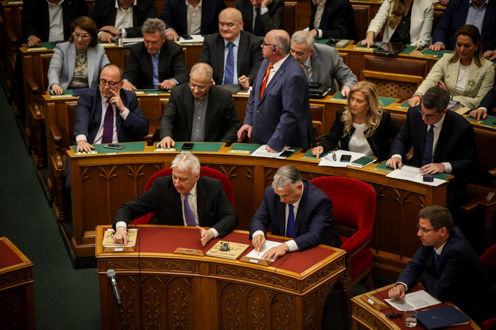 Az ember férfi vagy nő, a drog tilos, és jogunk van készpénzzel fizetni
