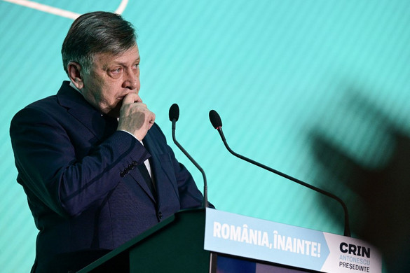 Crin Antonescu bemutatta a volt kommunista titkosrendőrségnek adott nyilatkozatát