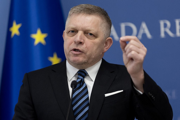 Fico vétóval fenyeget