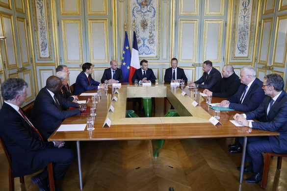 Macron hivatalos álláspontja aggodalmat kelthet Kijevben