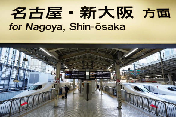 Egy kígyó miatt állt le a japán szuperexpressz