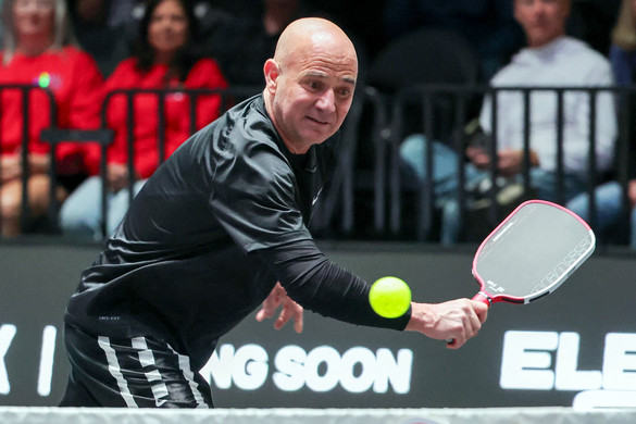 Andre Agassi profi pickleball-játékosként tér vissza