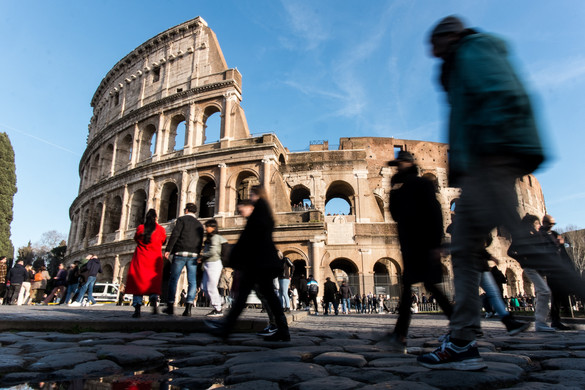 Húszmillió euróra bírságolták a római Colosseumot