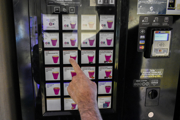 Az automatából származó kávé szíven ütheti – szó szerint
