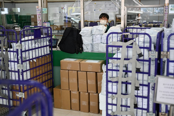 Hongkongban ellehetetlenedett a csomagküldés
