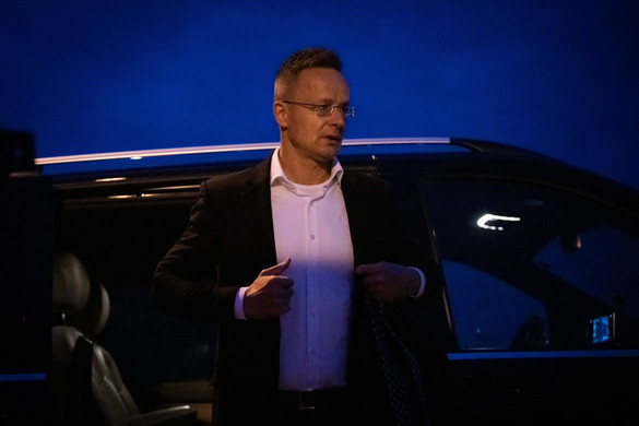 Szijjártó Péter: Minél előbb békére van szükség