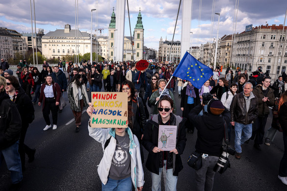 Lezárták az Erzsébet hidat a tüntetők