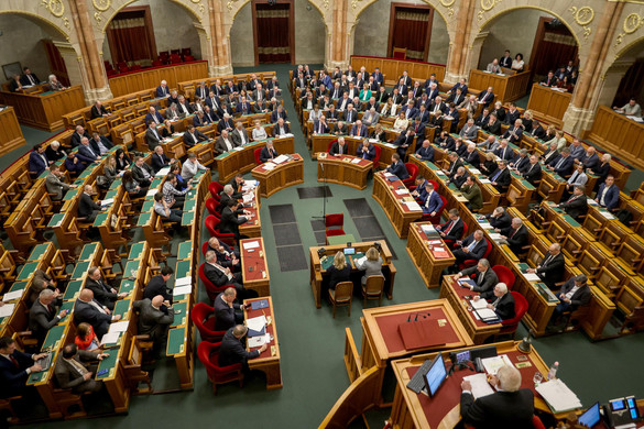 Családtámogatások a parlament előtt