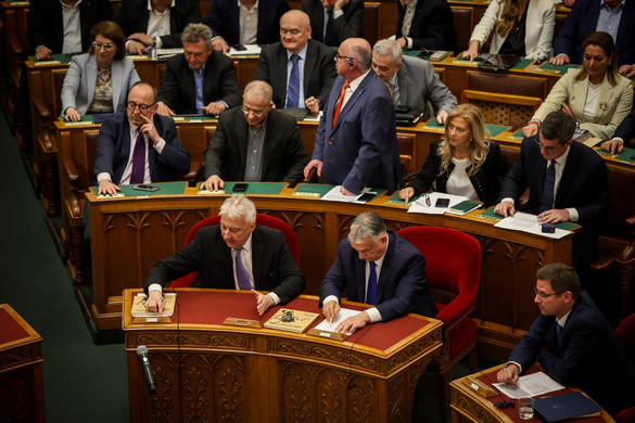 Az ember férfi vagy nő, a drog tilos, és jogunk van készpénzzel fizetni