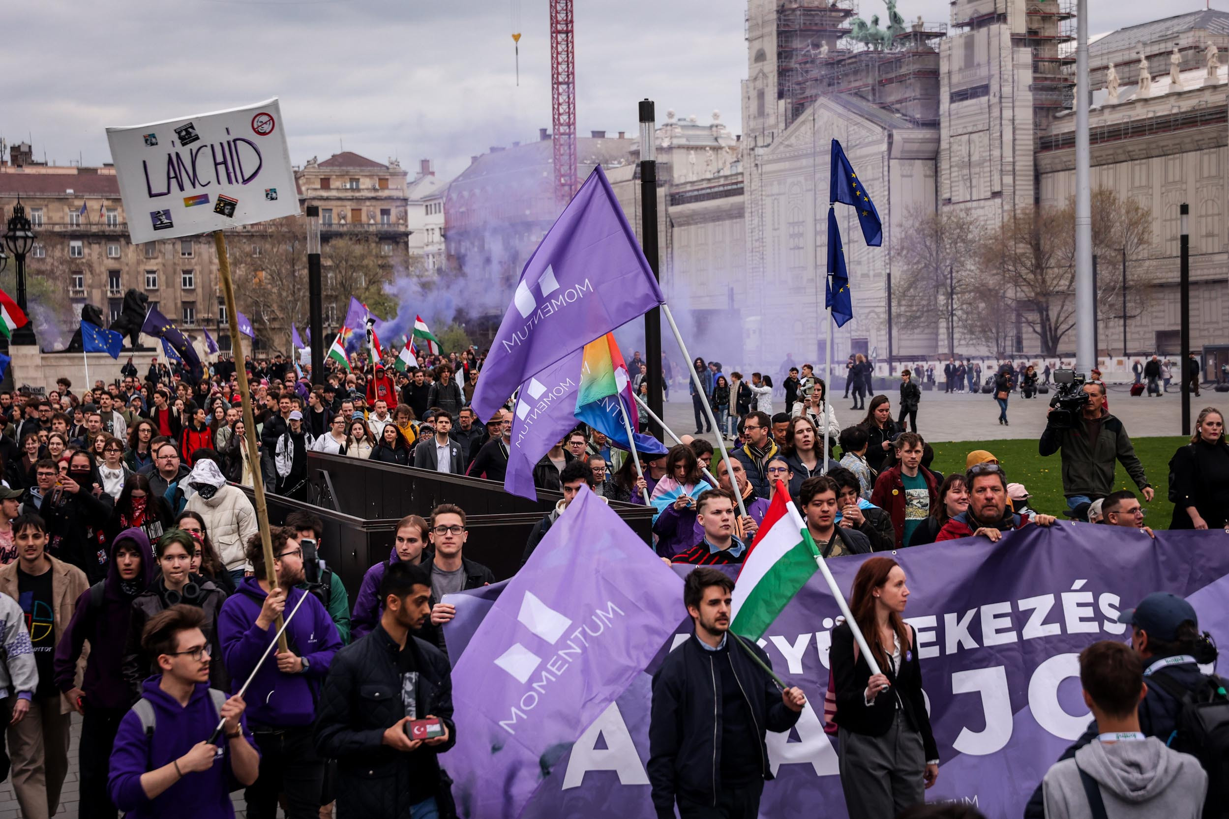 Parlamenti blokádnak indult, dulakodás lett a vége